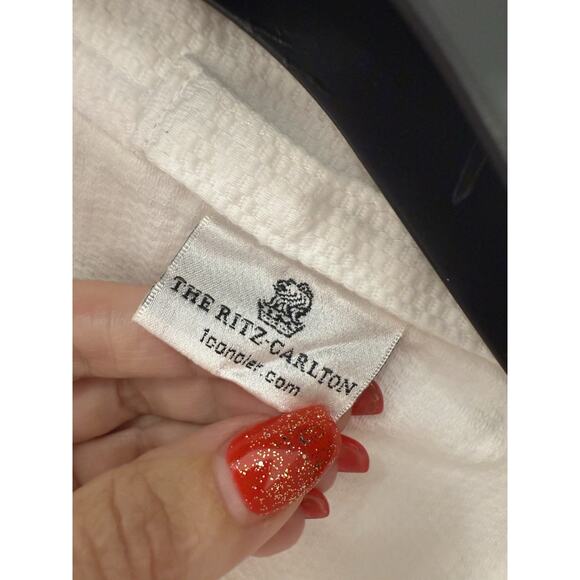 Ritz-Carlton Hotel Cotton Waffle Knit Bath Robe White One Size Luxury Gift Set - Picture 15 of 16